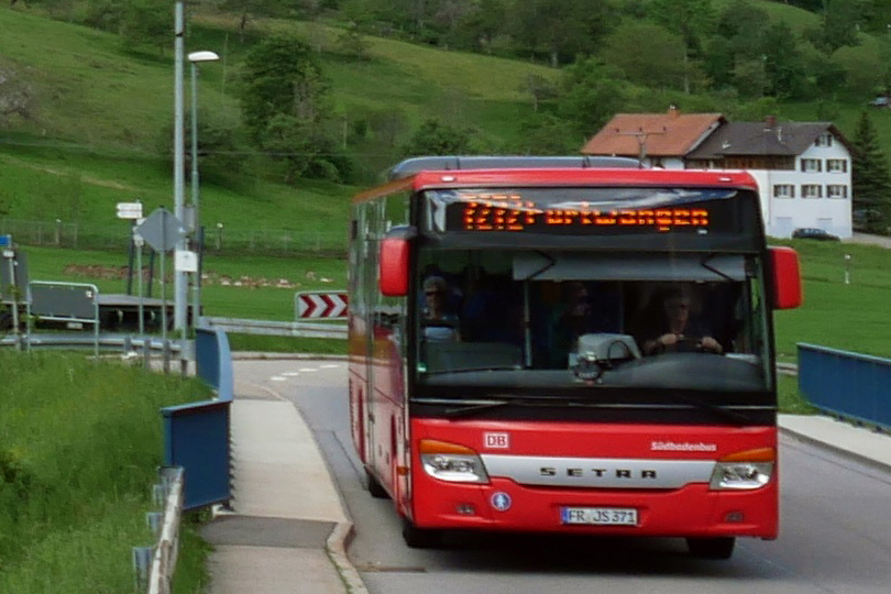 Unser 7272 Bus durch Simonswald